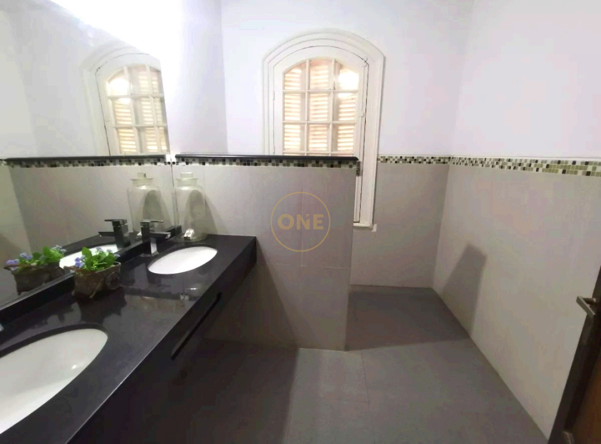 Casa ID.1413 - venta casa estilo Castillo Playa Verde  Piriápolis frente al mar 