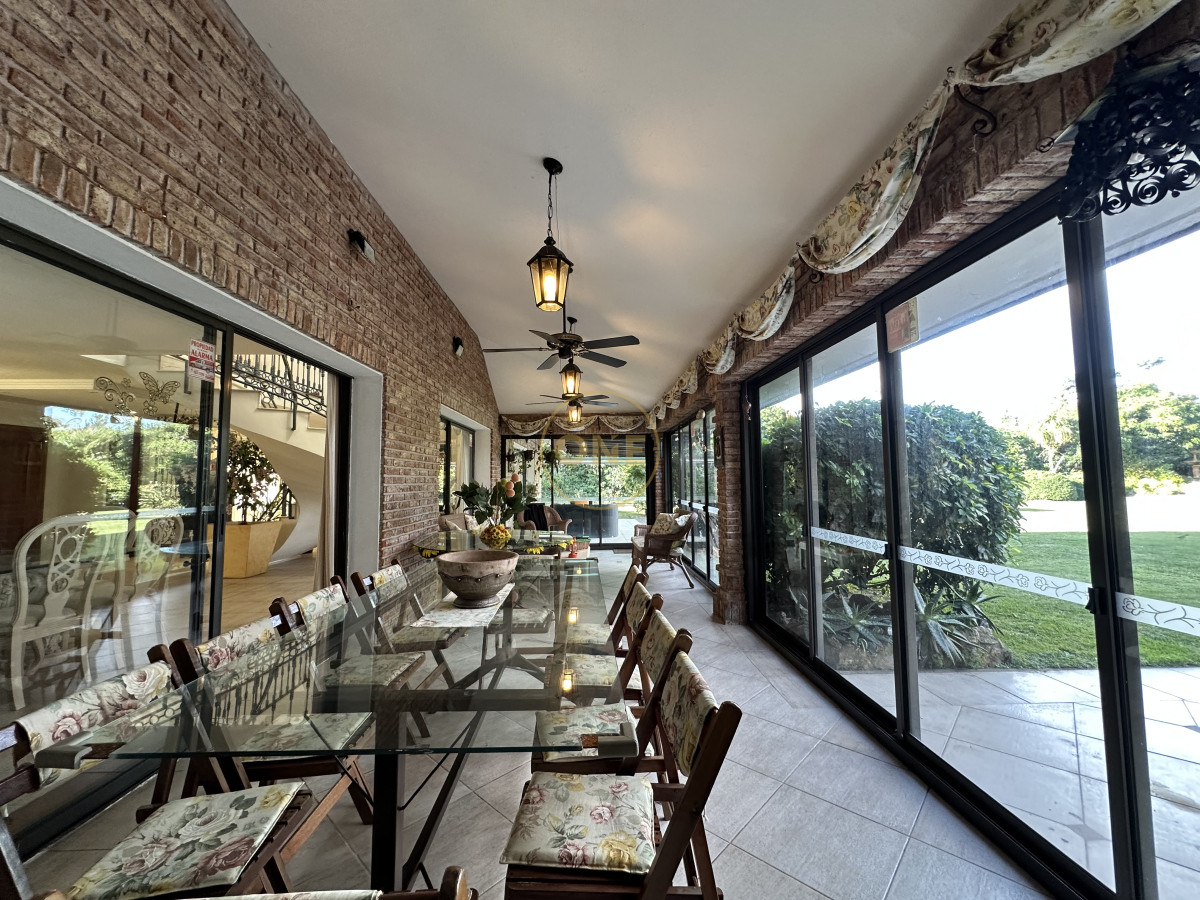Casa ID.1696 - Casa en venta playa Mansa 7 dormitorios Punta del Este 
