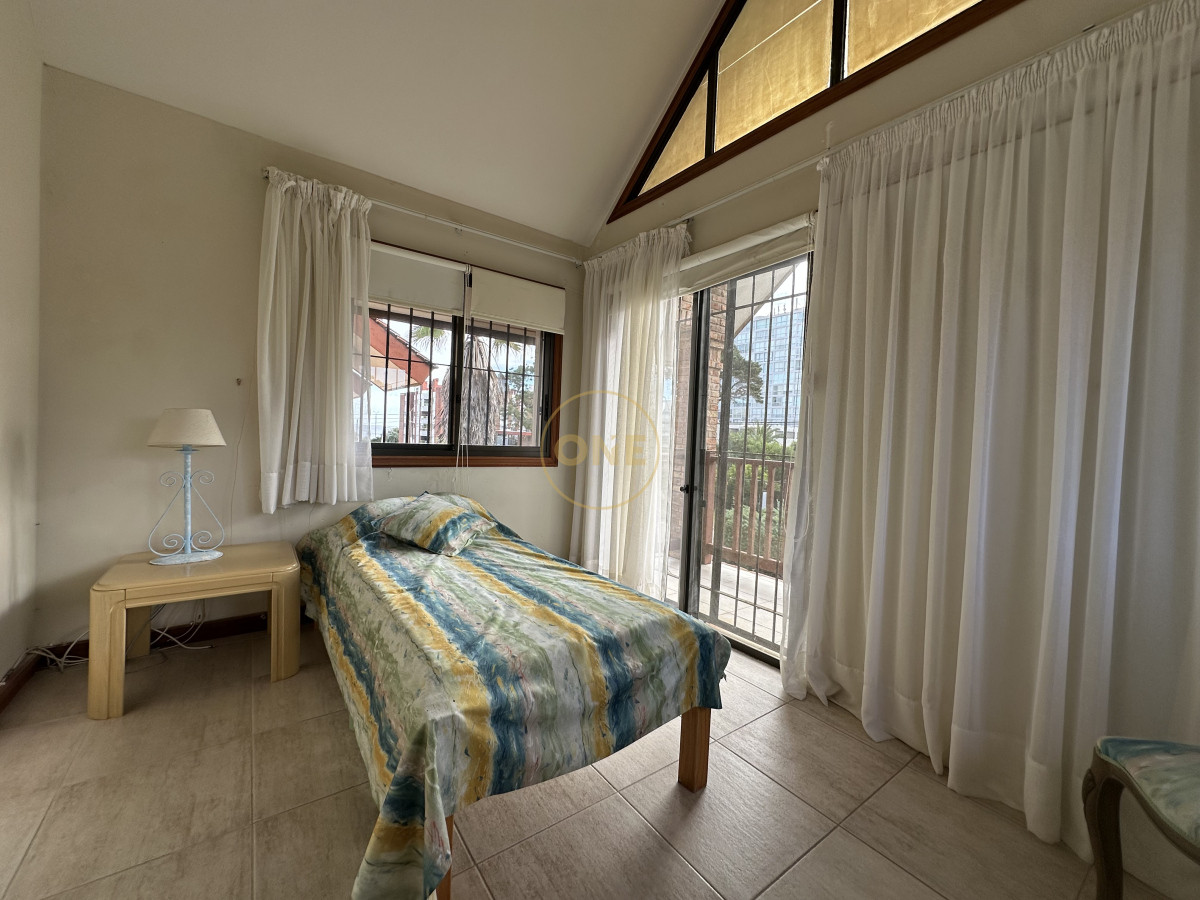 Casa ID.1696 - Casa en venta playa Mansa 7 dormitorios Punta del Este 