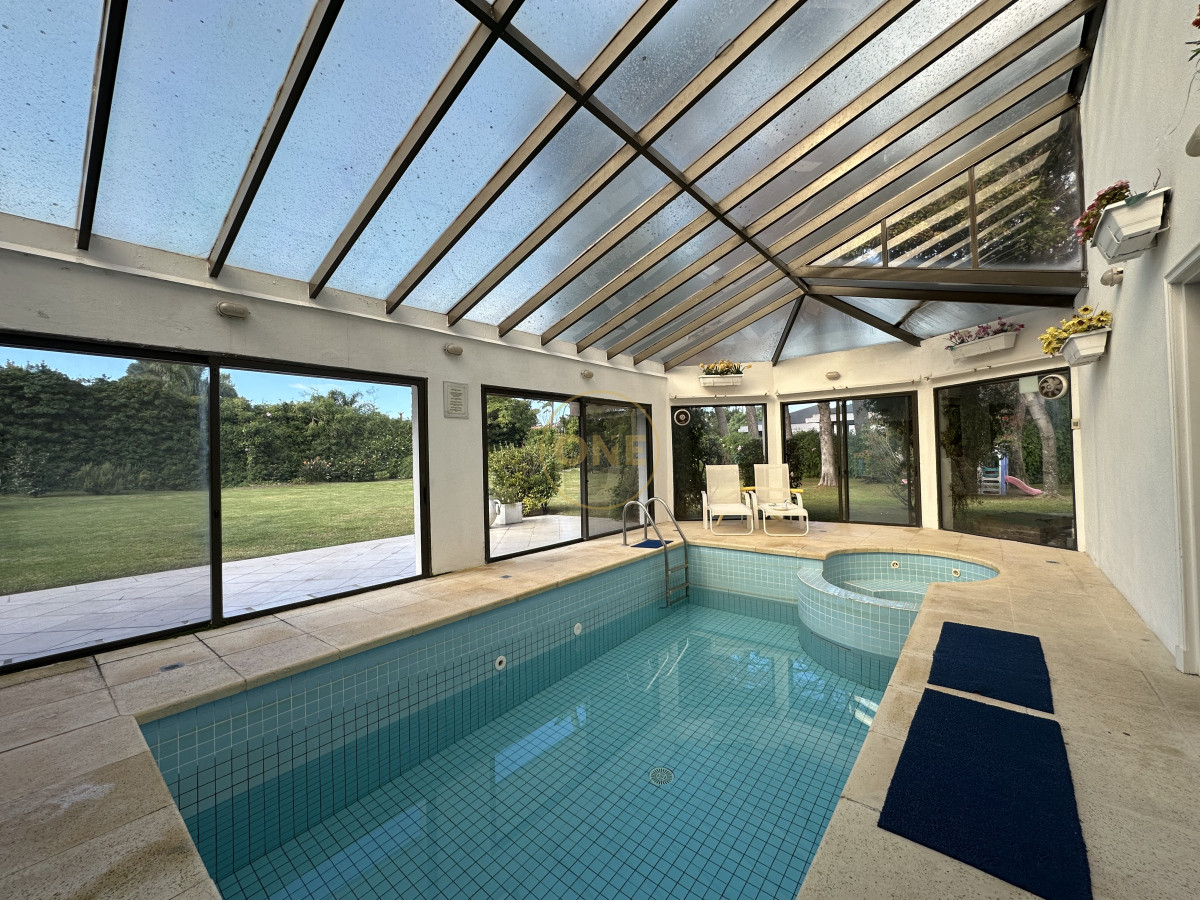 Casa ID.1696 - Casa en venta playa Mansa 7 dormitorios Punta del Este 