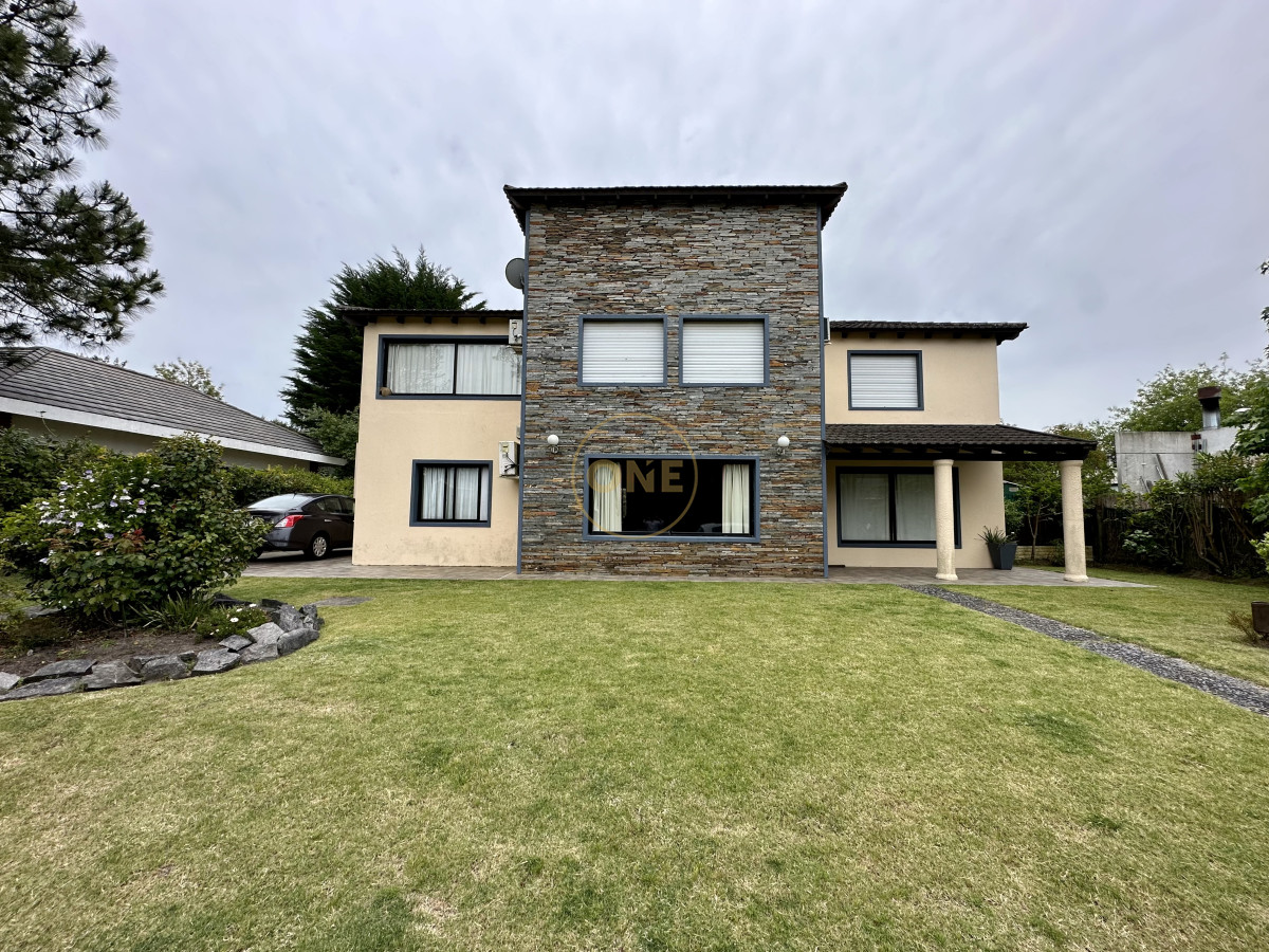 Casa ID.1971 - Casa en venta Barrio Privado La Residence Zona Colegios 