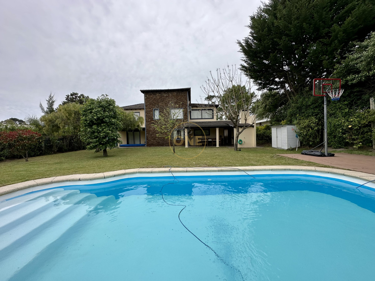 Casa ID.1971 - Casa en venta Barrio Privado La Residence Zona Colegios 