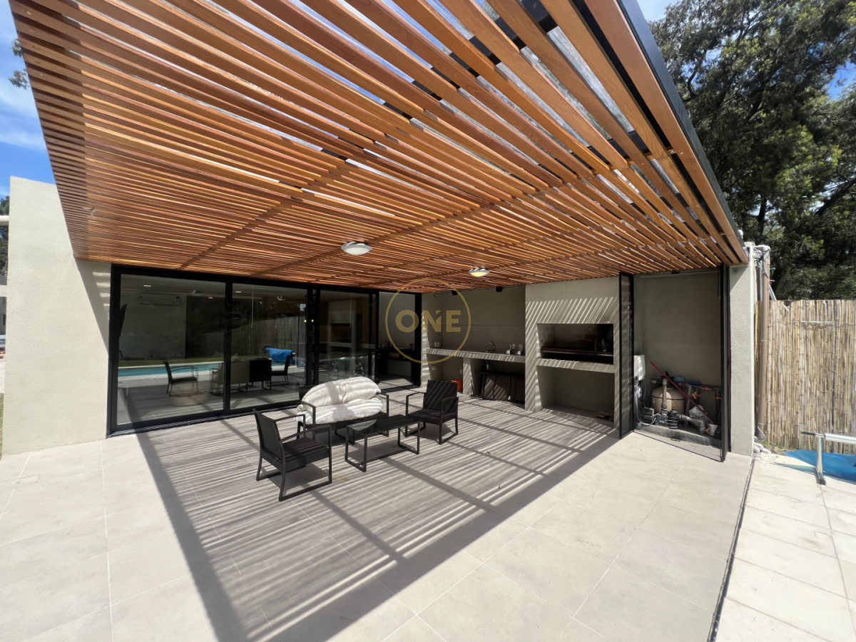 Casa ID.2031 - Sofisticada casa PH de 4 dormitorios en suite Solanas Country Punta Ballena en venta