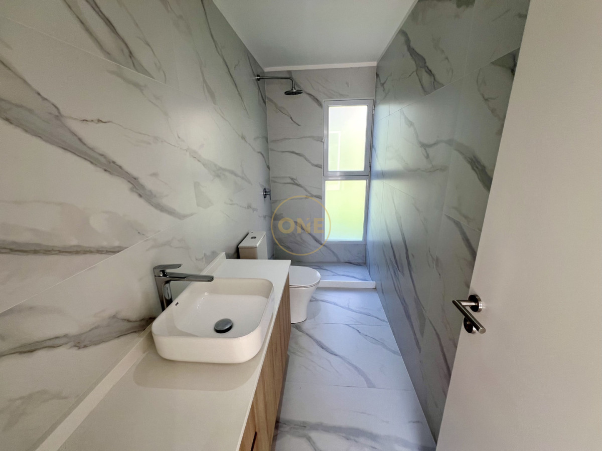 Casa ID.2078 - Excelente casa Tipo Ph 3 Dormitorios Zona Colegios, Marly Punta del Este en venta