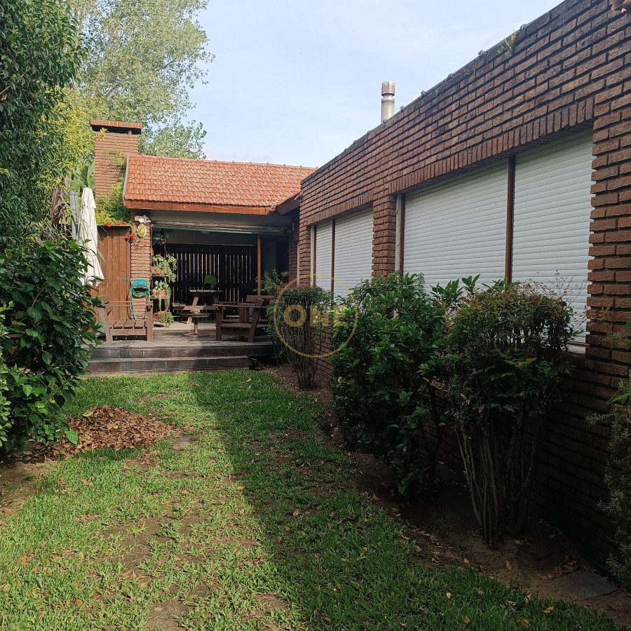 Casa ID.1588 - Casa en Venta en barrio Country de Piriápolis 