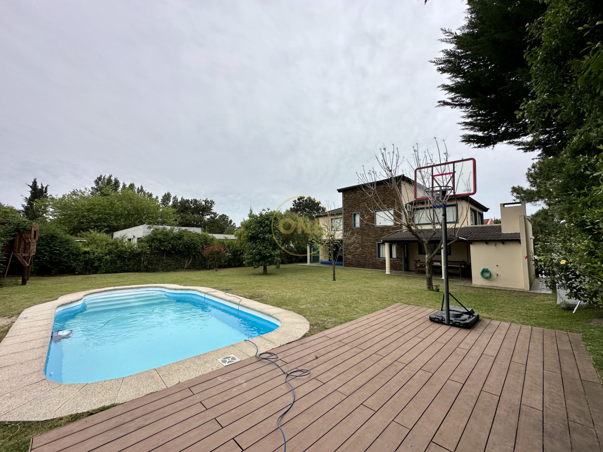 Casa ID.1971 - Casa en venta Barrio Privado La Residence Zona Colegios 