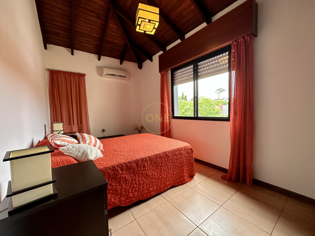 Casa ID.1971 - Casa en venta Barrio Privado La Residence Zona Colegios 