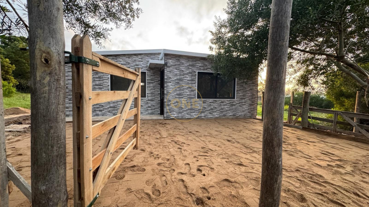 Casa ID.2304 - Casa Miramar Acres