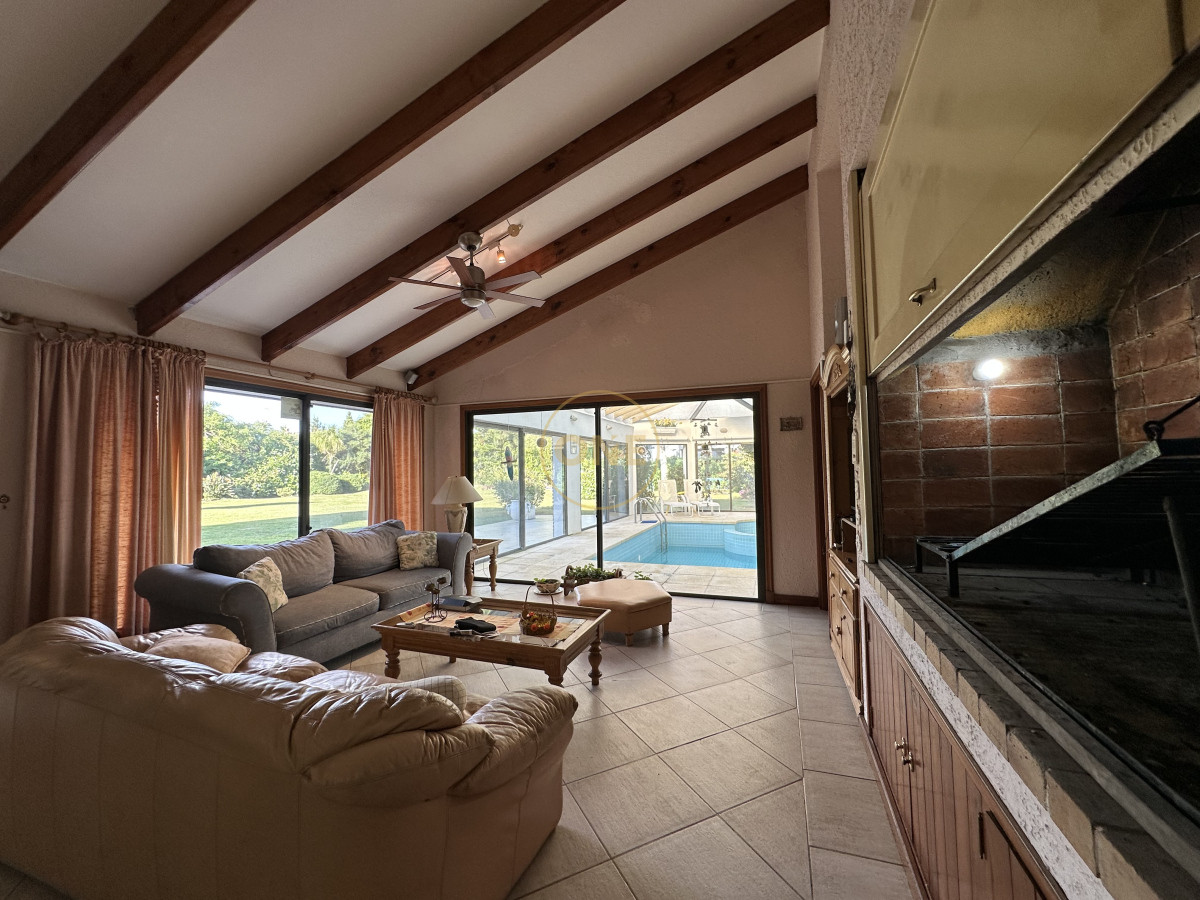 Casa ID.1696 - Casa en venta playa Mansa 7 dormitorios Punta del Este 