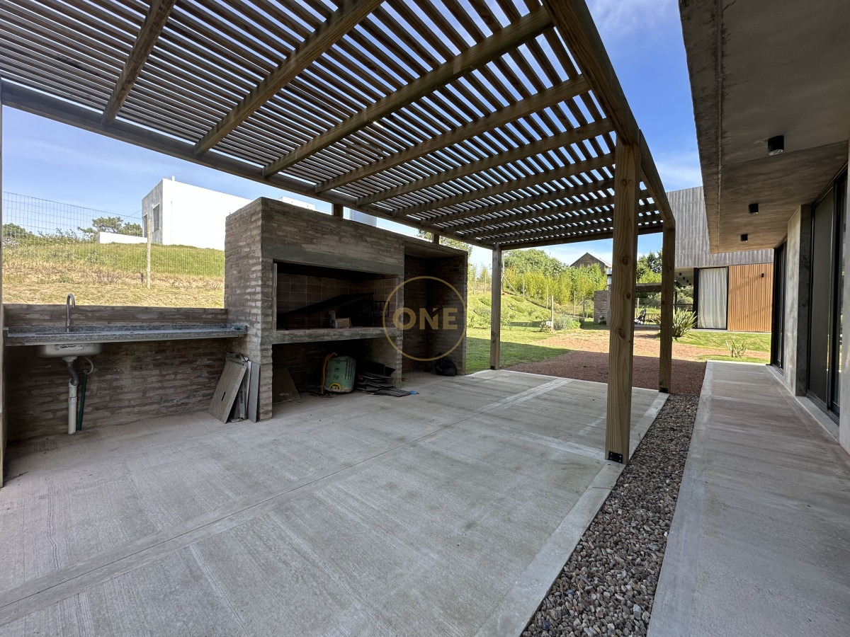 Casa ID.1710 - Casa en venta en playa Mansa Punta del Este 
