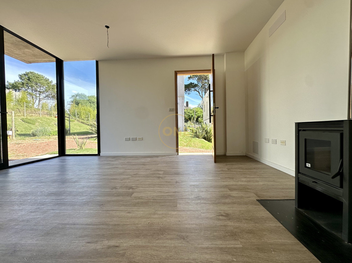 Casa ID.1710 - Casa en venta en playa Mansa Punta del Este 