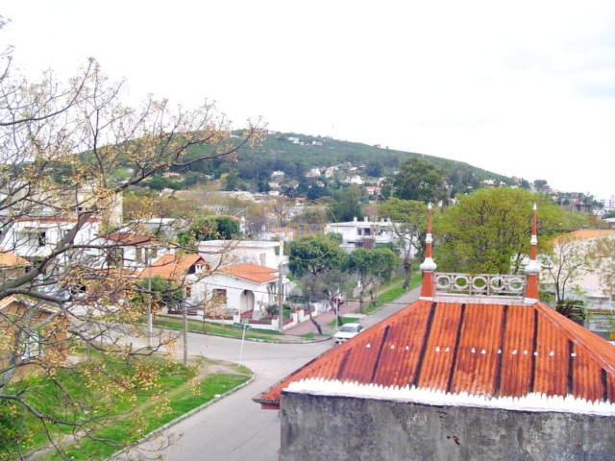 Casa ID.1435 - Casona en venta en el Centro de Piriápolis - Ex Liceo 