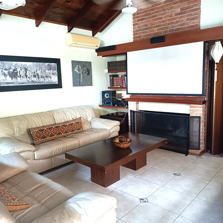 Casa ID.1588 - Casa en Venta en barrio Country de Piriápolis 