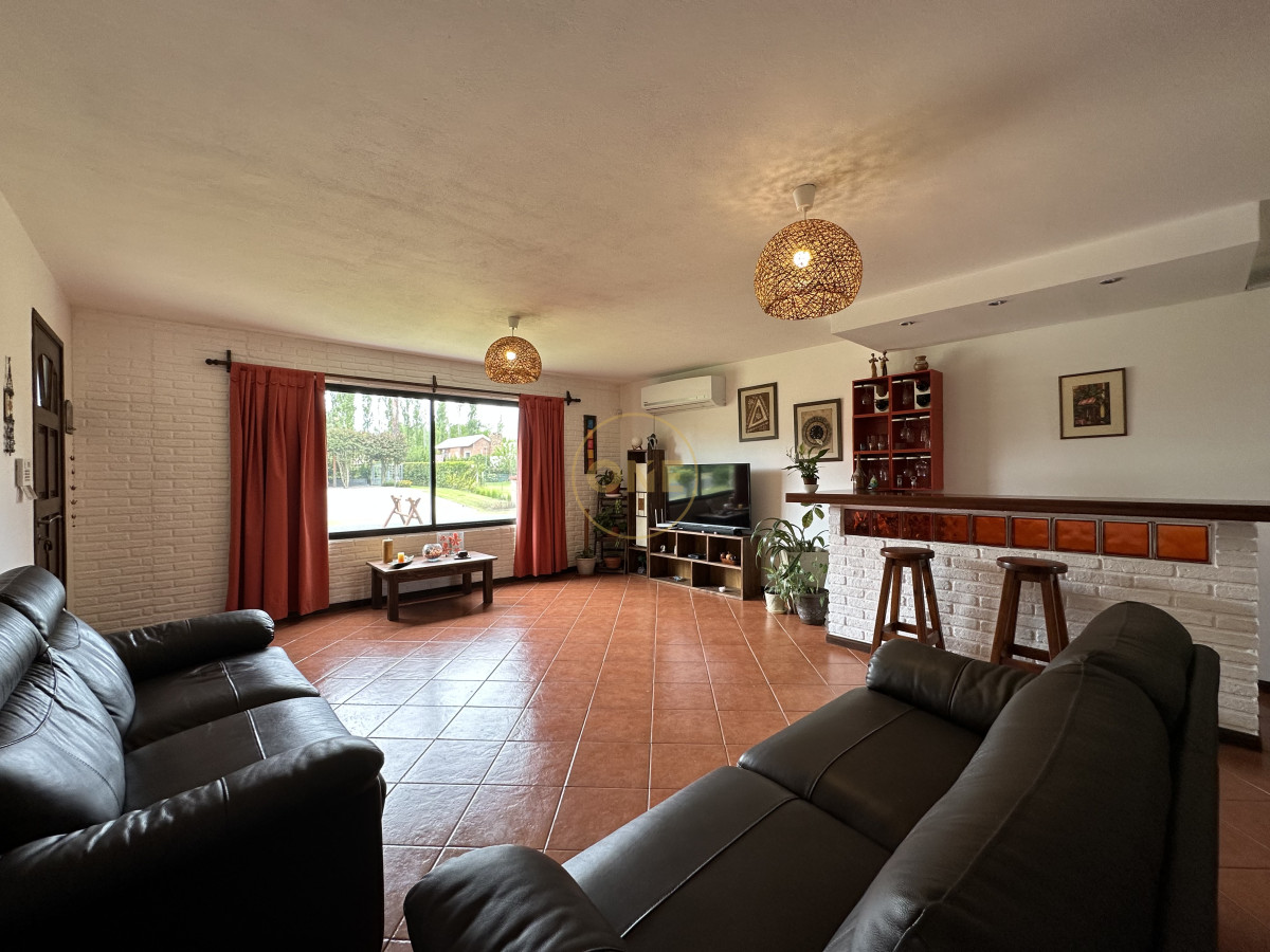 Casa ID.1971 - Casa en venta Barrio Privado La Residence Zona Colegios 