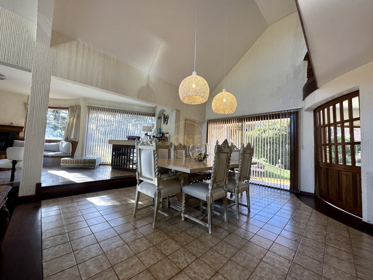 Casa ID.1972 - Casa en venta en Lugano Punta del Este 5 Dormitorios 