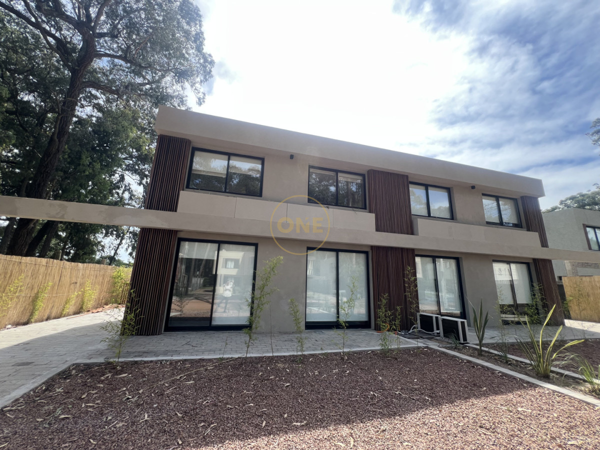 Casa ID.2031 - Sofisticada casa PH de 4 dormitorios en suite Solanas Country Punta Ballena en venta