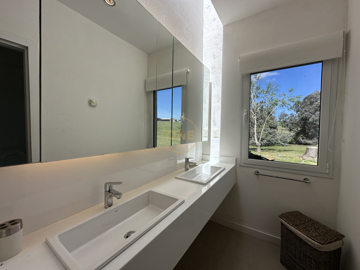 Casa ID.1950 - Casa en Alquiler por temporada de 5 Dormitorios Pueblo Mio Manantiales 