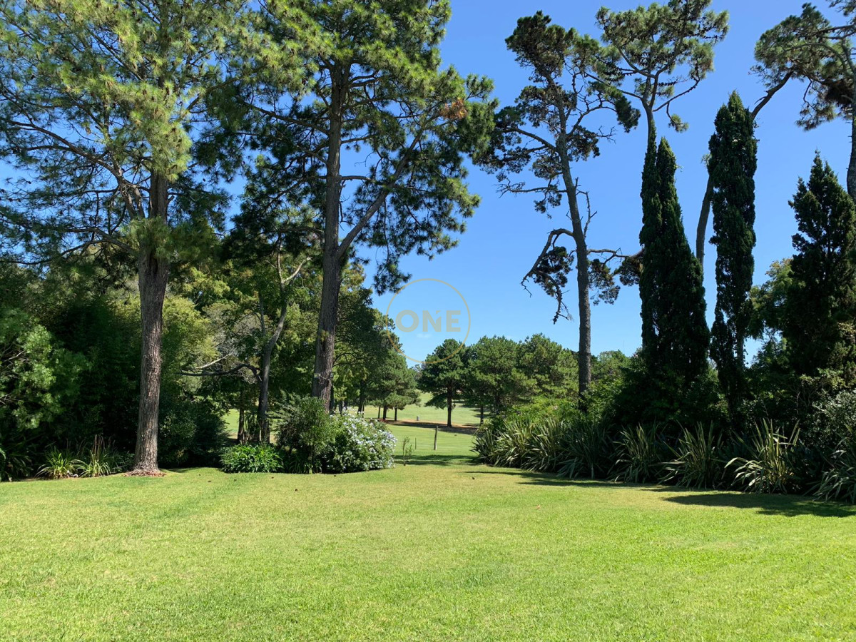 Casa ID.171 - Venta de Casa 5 DORMITORIOS con vista a cancha de Golf , Punta del este