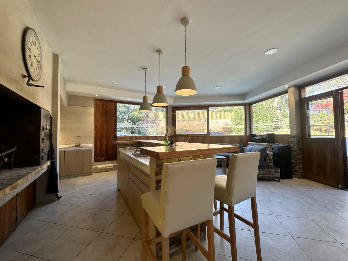 Casa ID.1972 - Casa en venta en Lugano Punta del Este 5 Dormitorios 