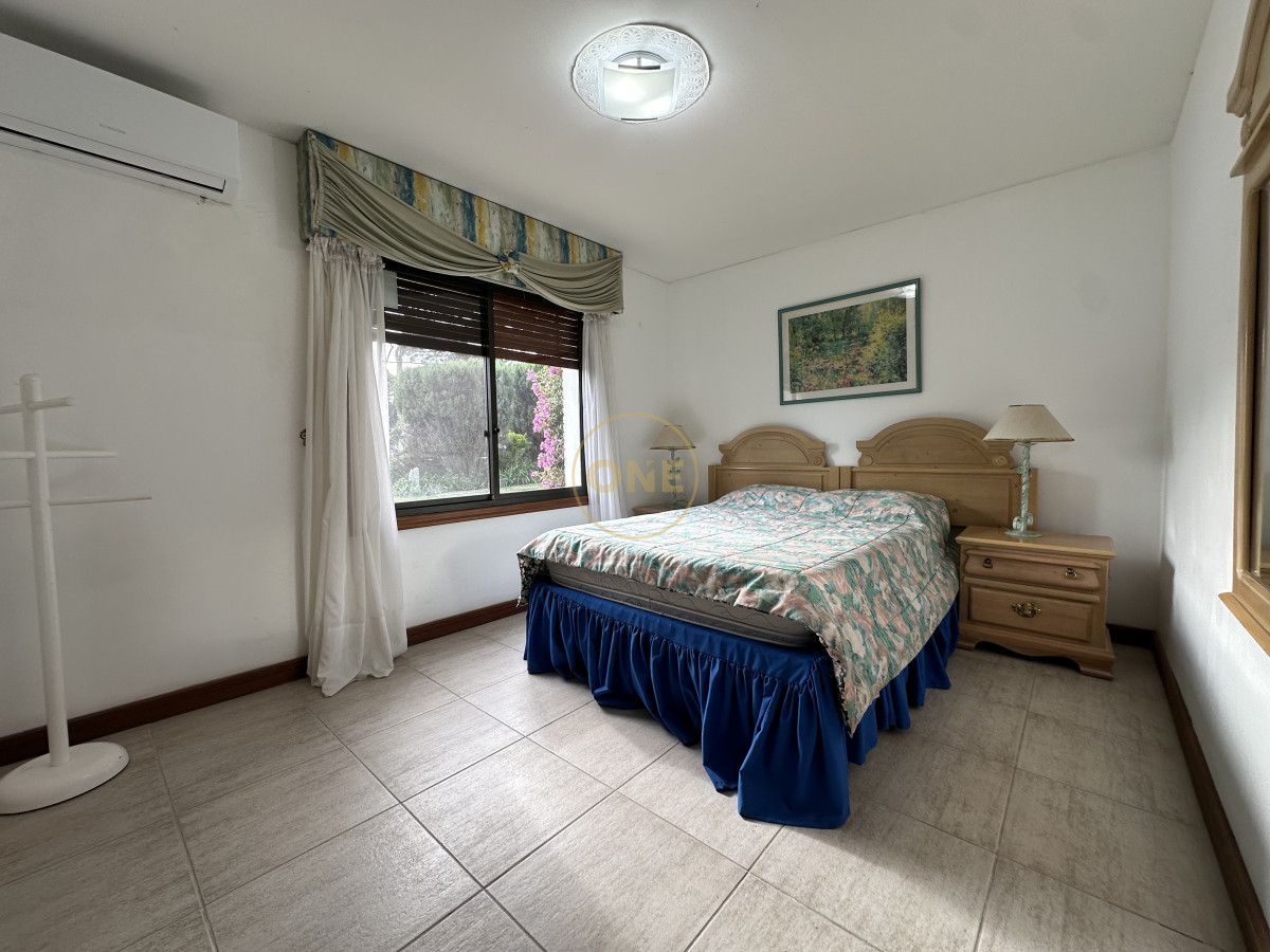 Casa ID.1696 - Casa en venta playa Mansa 7 dormitorios Punta del Este 