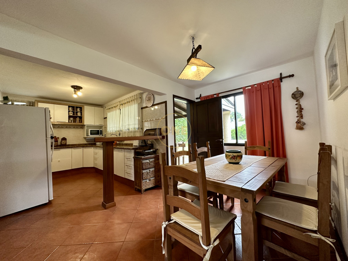 Casa ID.1971 - Casa en venta Barrio Privado La Residence Zona Colegios 