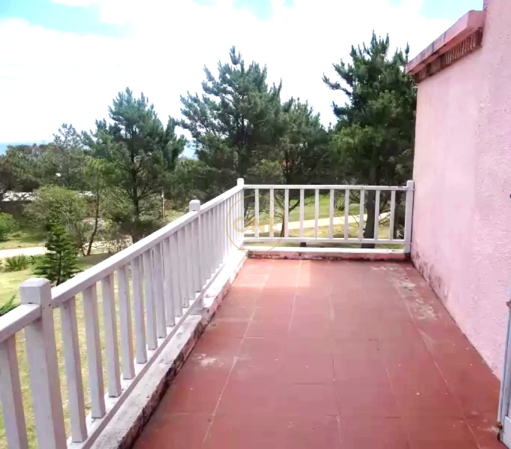 Casa ID.1413 - venta casa estilo Castillo Playa Verde  Piriápolis frente al mar 