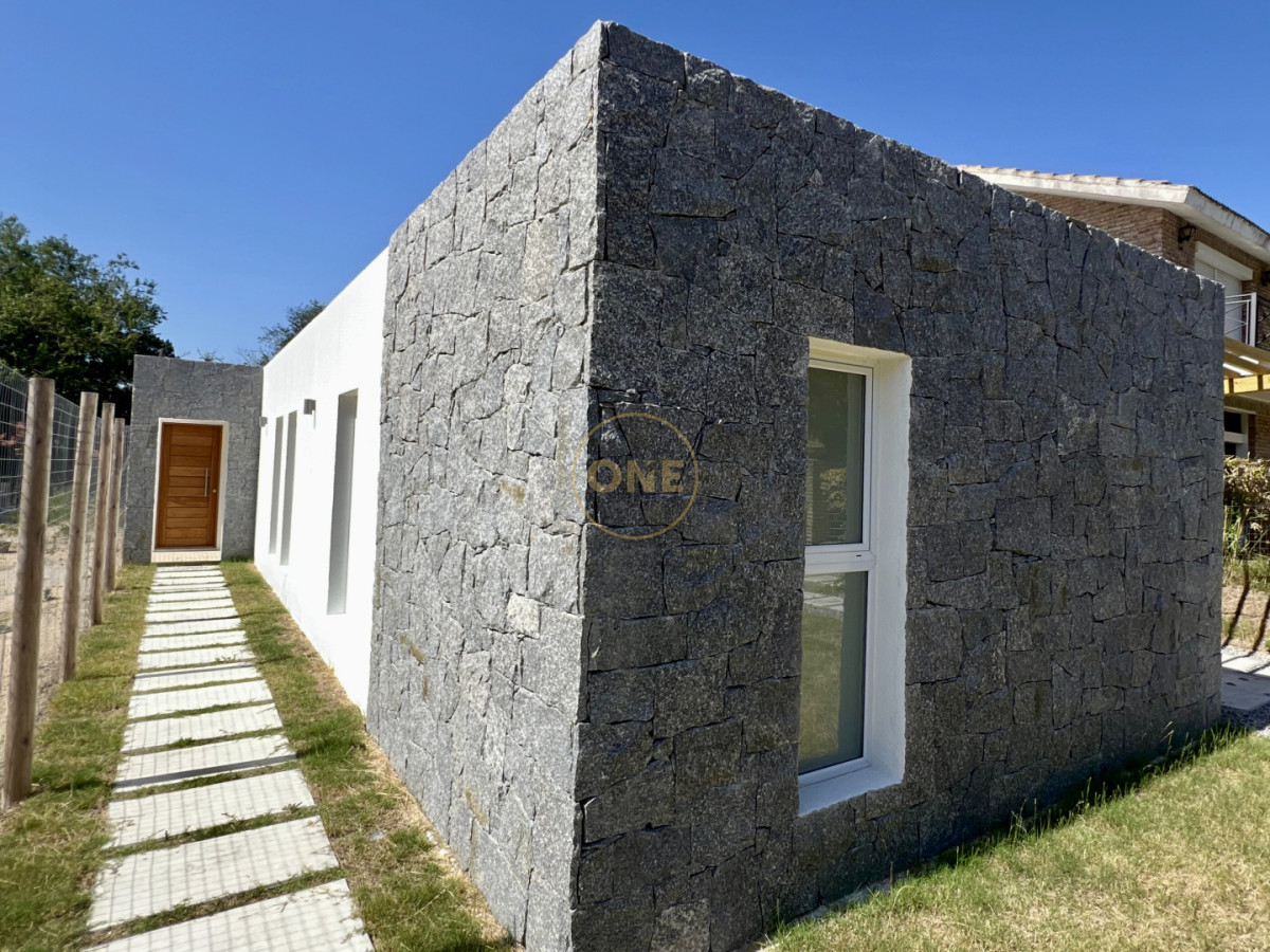 Casa ID.2078 - Excelente casa Tipo Ph 3 Dormitorios Zona Colegios, Marly Punta del Este en venta