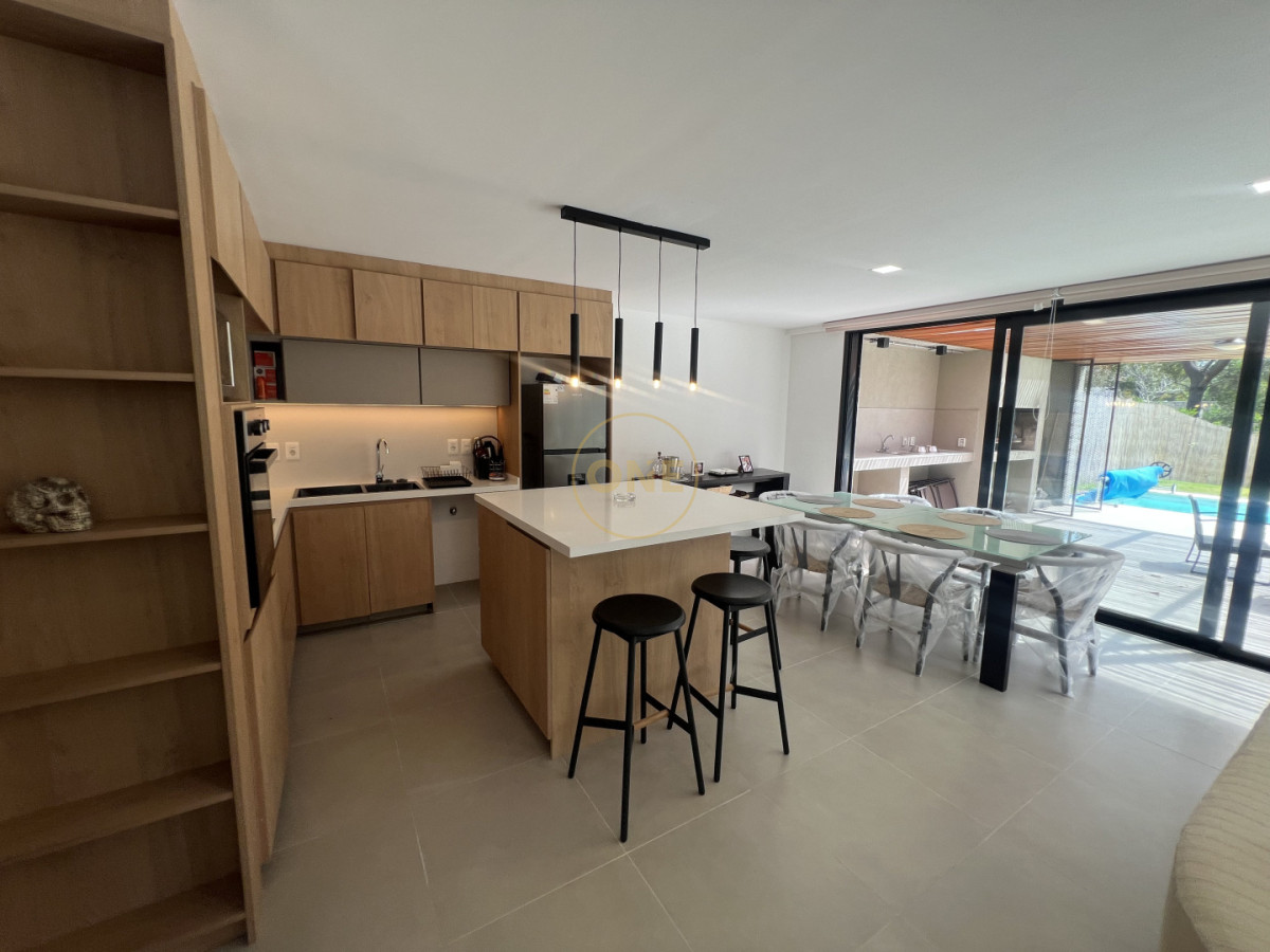 Casa ID.2031 - Sofisticada casa PH de 4 dormitorios en suite Solanas Country Punta Ballena en venta