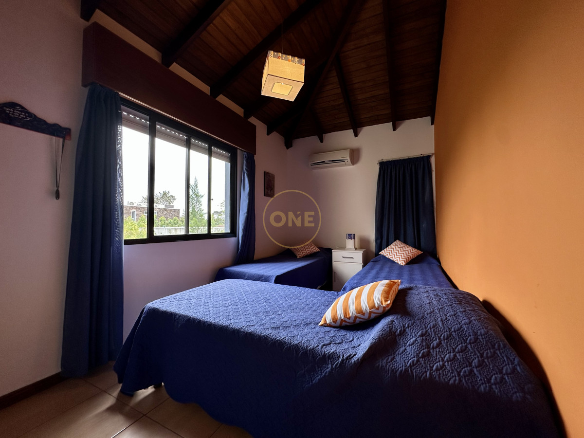 Casa ID.1971 - Casa en venta Barrio Privado La Residence Zona Colegios 