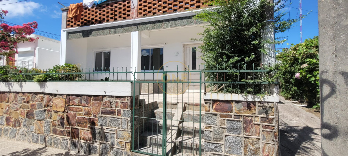 Casa ID.883 - Casa ph en venta Maldonado centro con renta 