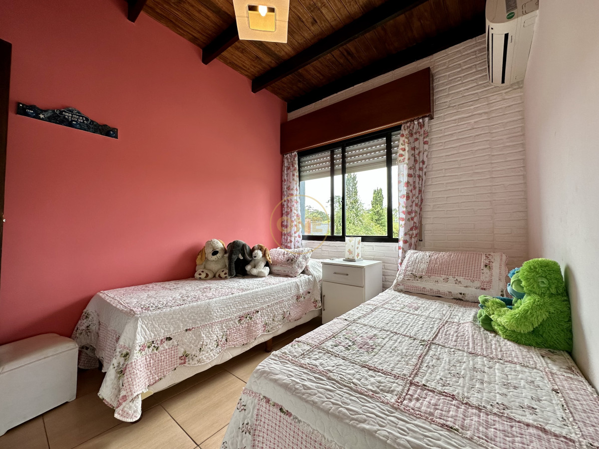 Casa ID.1971 - Casa en venta Barrio Privado La Residence Zona Colegios 