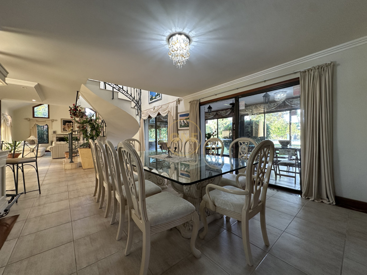 Casa ID.1696 - Casa en venta playa Mansa 7 dormitorios Punta del Este 
