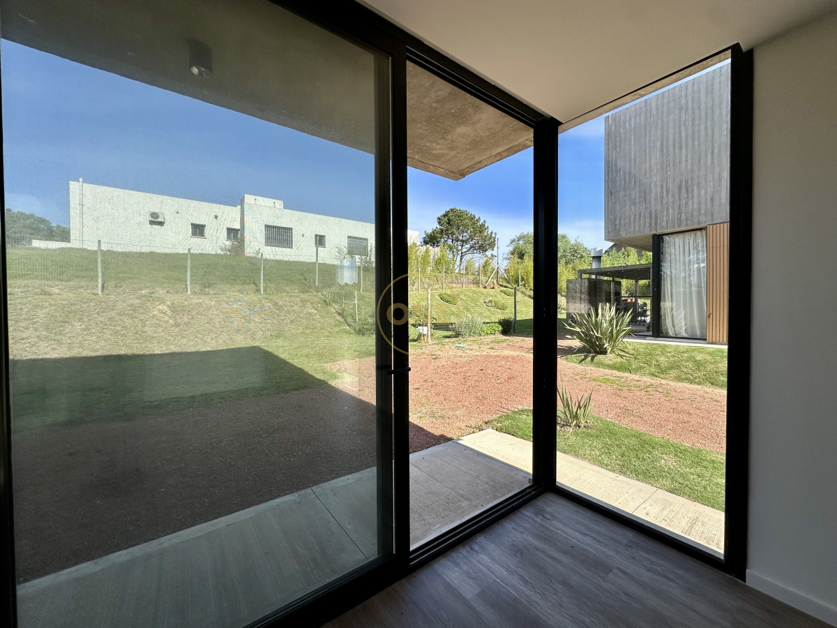 Casa ID.1710 - Casa en venta en playa Mansa Punta del Este 