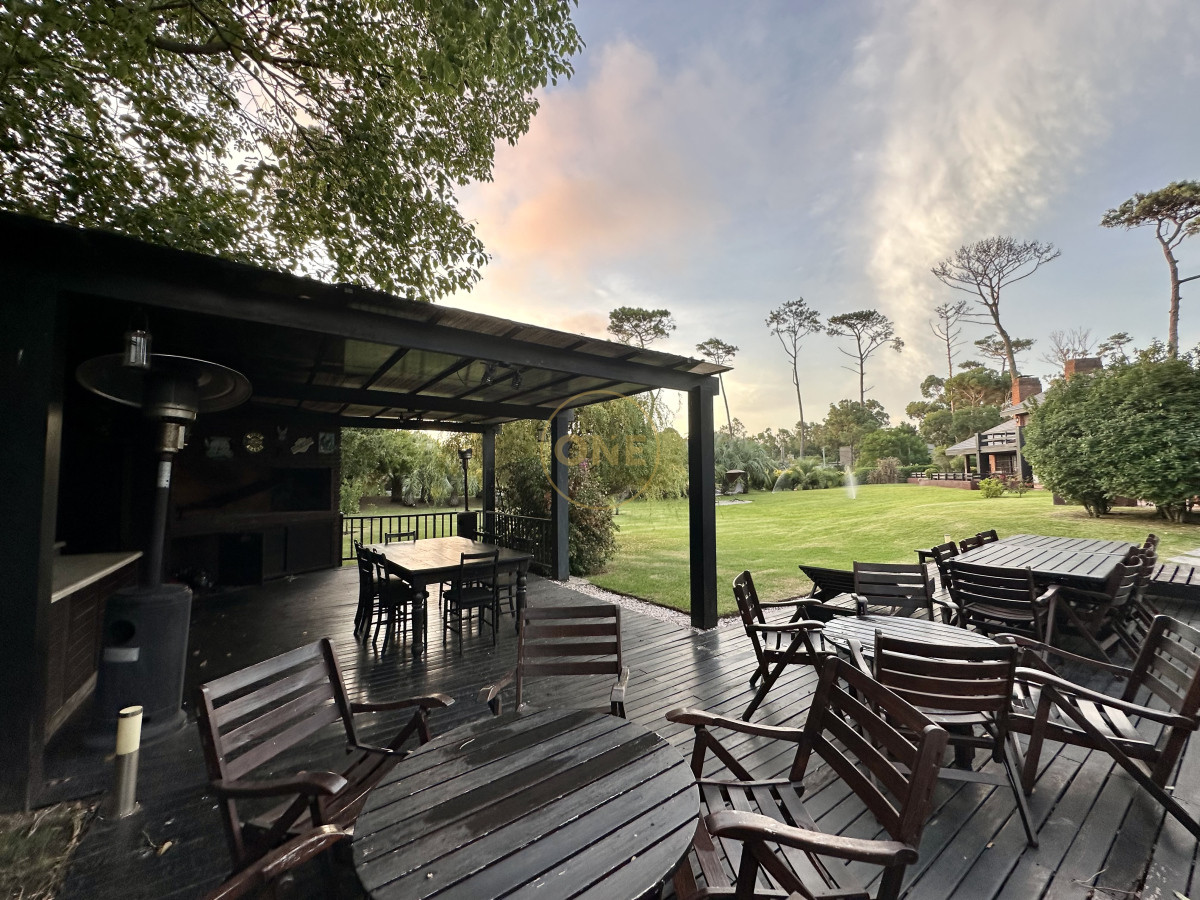 Casa ID.1657 - Casa en venta en Pinares Punta del Este 