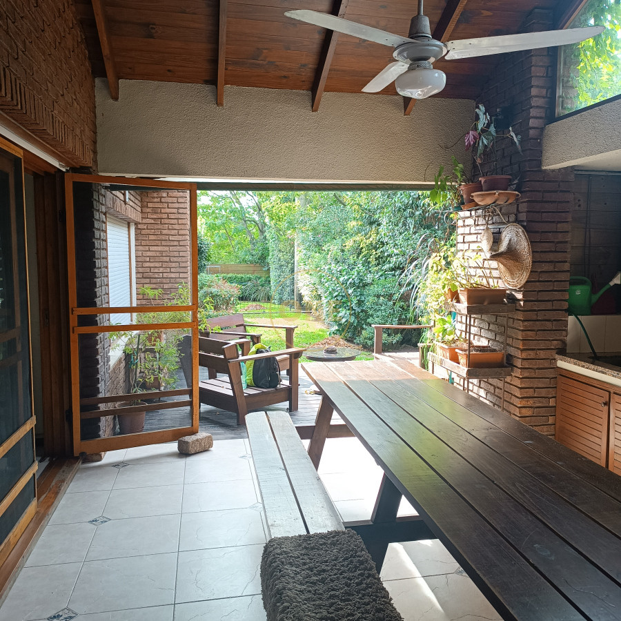 Casa ID.1588 - Casa en Venta en barrio Country de Piriápolis 