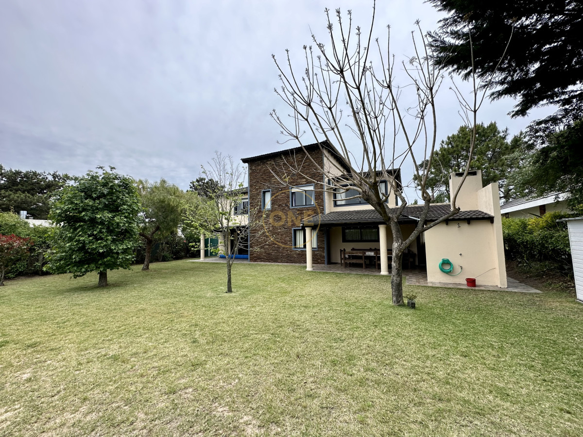 Casa ID.1971 - Casa en venta Barrio Privado La Residence Zona Colegios 