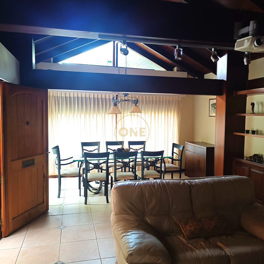 Casa ID.1588 - Casa en Venta en barrio Country de Piriápolis 