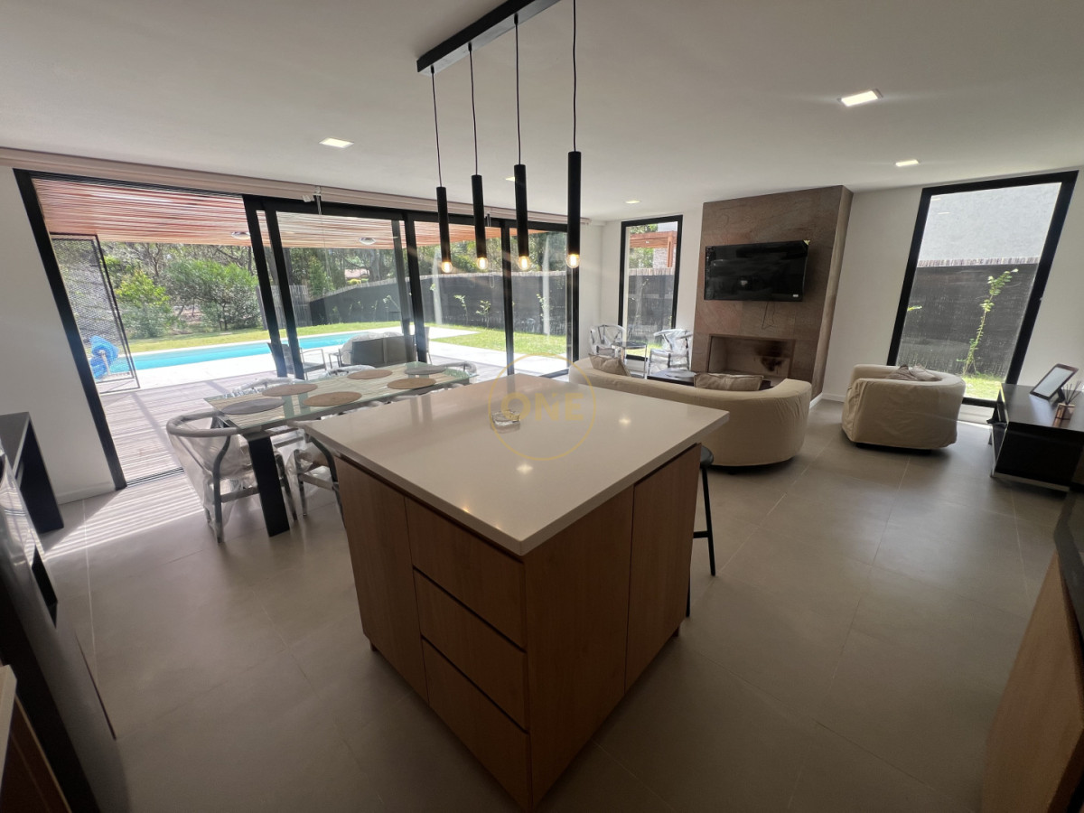 Casa ID.2031 - Sofisticada casa PH de 4 dormitorios en suite Solanas Country Punta Ballena en venta