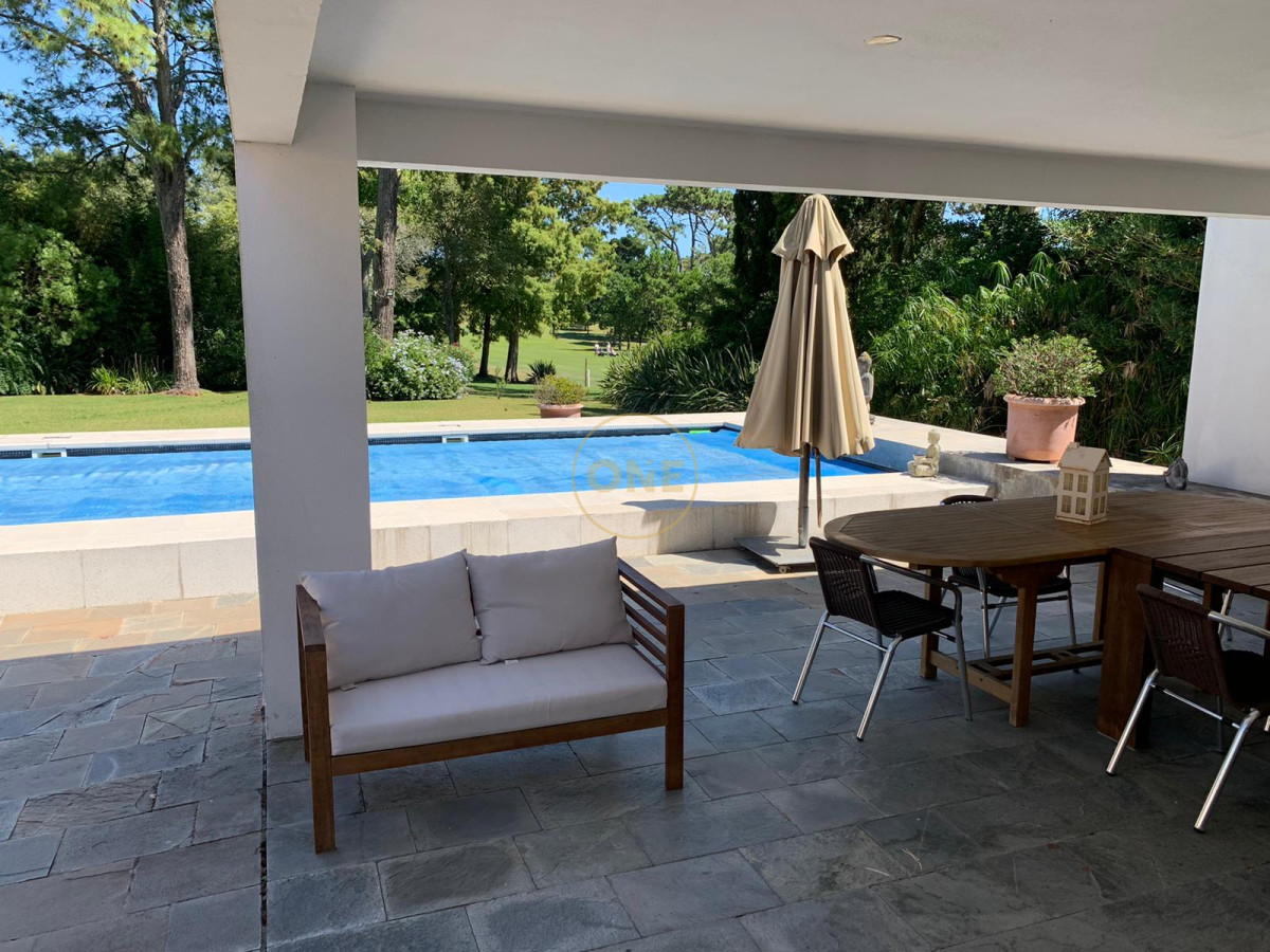 Casa ID.171 - Venta de Casa 5 DORMITORIOS con vista a cancha de Golf , Punta del este