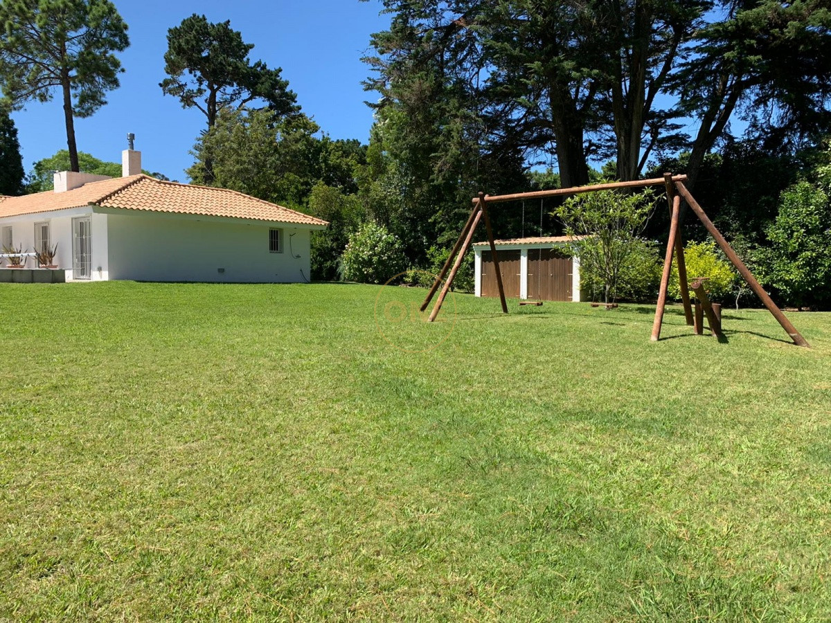 Casa ID.171 - Venta de Casa 5 DORMITORIOS con vista a cancha de Golf , Punta del este