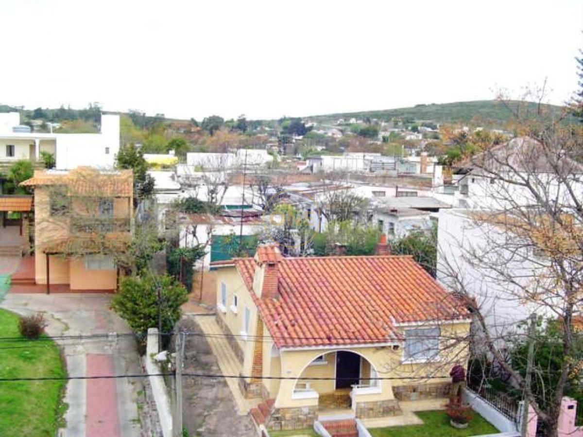 Casa ID.1435 - Casona en venta en el Centro de Piriápolis - Ex Liceo 
