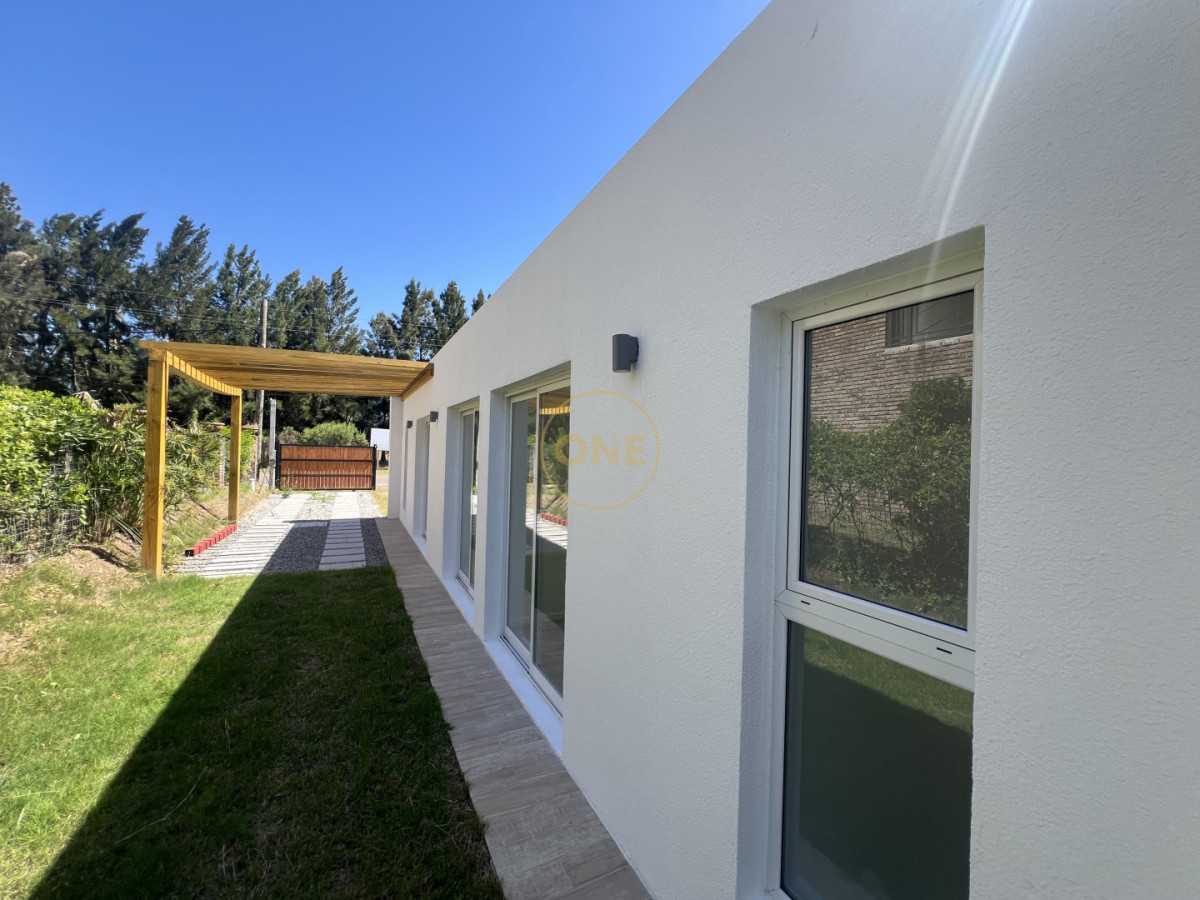 Casa ID.2078 - Excelente casa Tipo Ph 3 Dormitorios Zona Colegios, Marly Punta del Este en venta