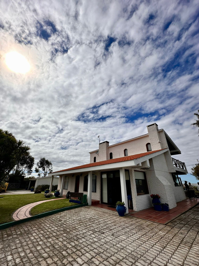 EXELENTE PROPIEDAD EN BARRA DE PORTEZUELO