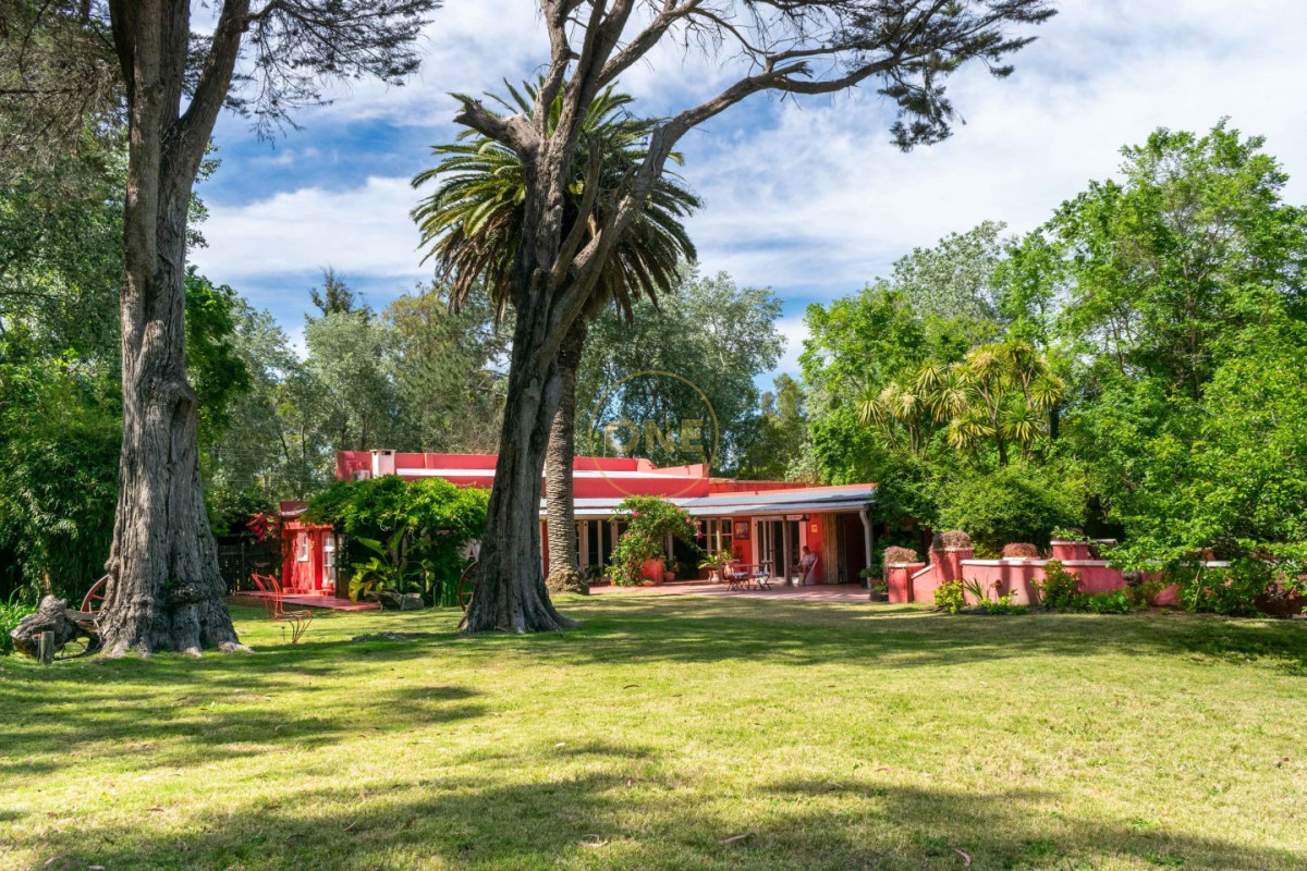Chacra ID.2047 - Chacra colonial con piscina en Camino Lussich -           Country Estate with colonial cottage house