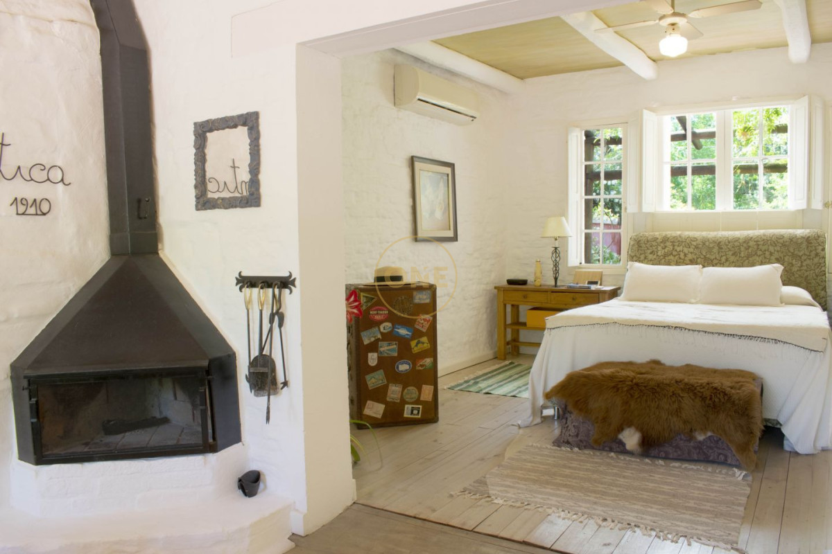 Chacra ID.2047 - Chacra colonial con piscina en Camino Lussich -           Country Estate with colonial cottage house