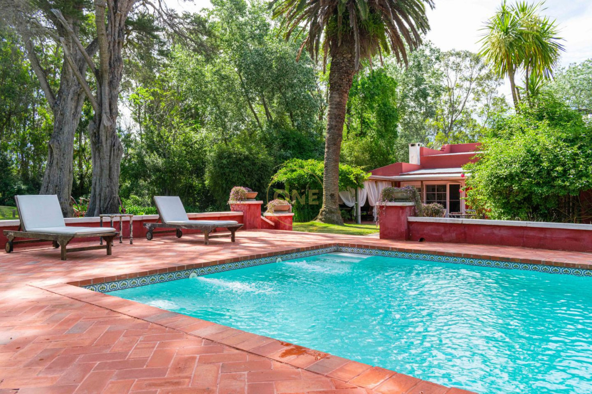 Chacra ID.2047 - Chacra colonial con piscina en Camino Lussich -           Country Estate with colonial cottage house