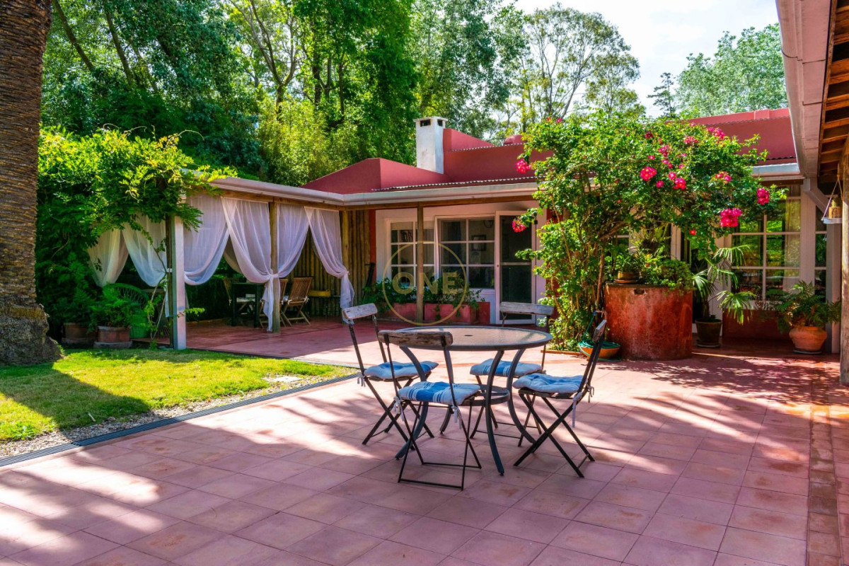 Chacra ID.2047 - Chacra colonial con piscina en Camino Lussich -           Country Estate with colonial cottage house