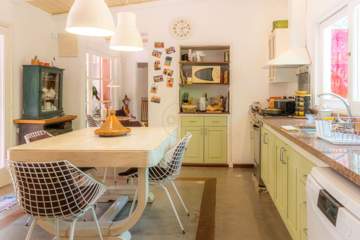 Chacra ID.2047 - Chacra colonial con piscina en Camino Lussich -           Country Estate with colonial cottage house