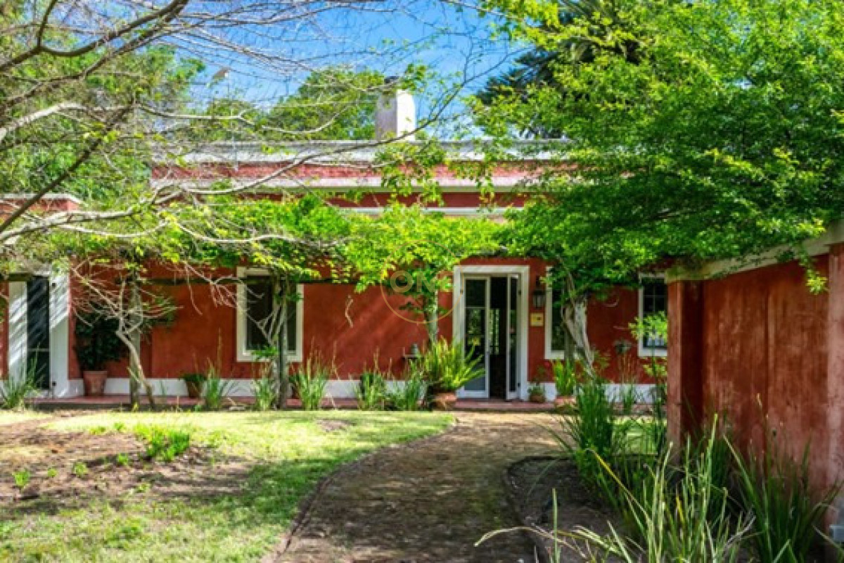 Chacra ID.2047 - Chacra colonial con piscina en Camino Lussich -           Country Estate with colonial cottage house