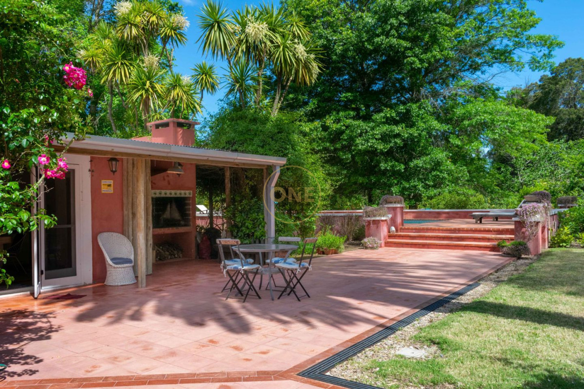 Chacra ID.2047 - Chacra colonial con piscina en Camino Lussich -           Country Estate with colonial cottage house